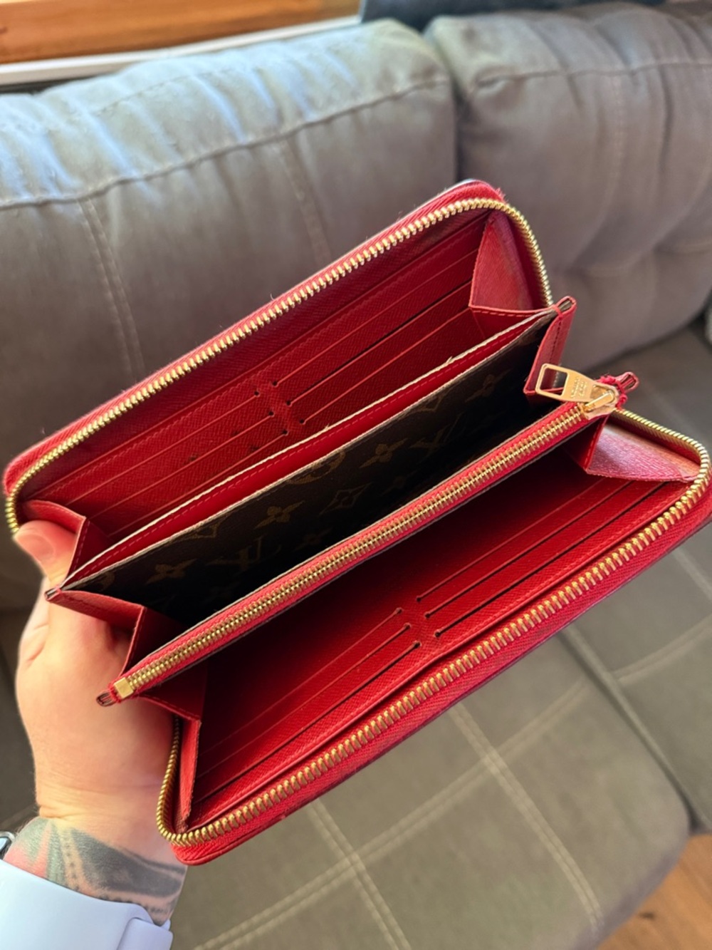 Used Louis Vuitton Retiro Zippy Wallet - Picture 7 of 14